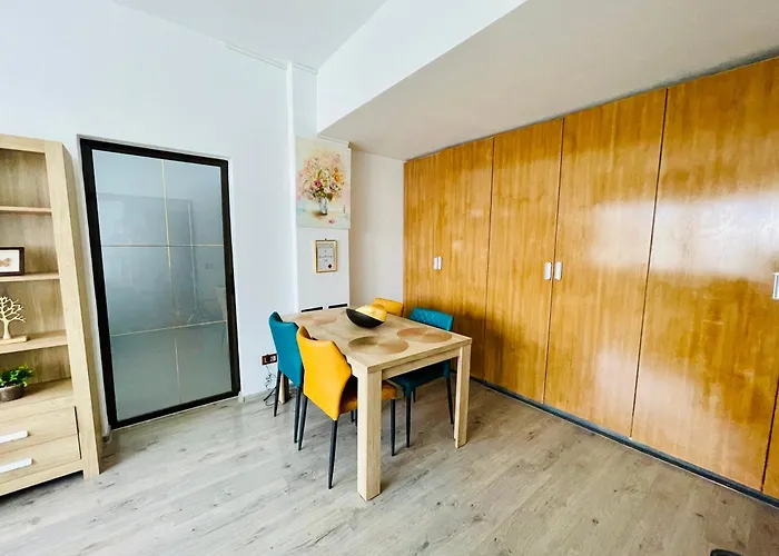 Metropole Square Apartment